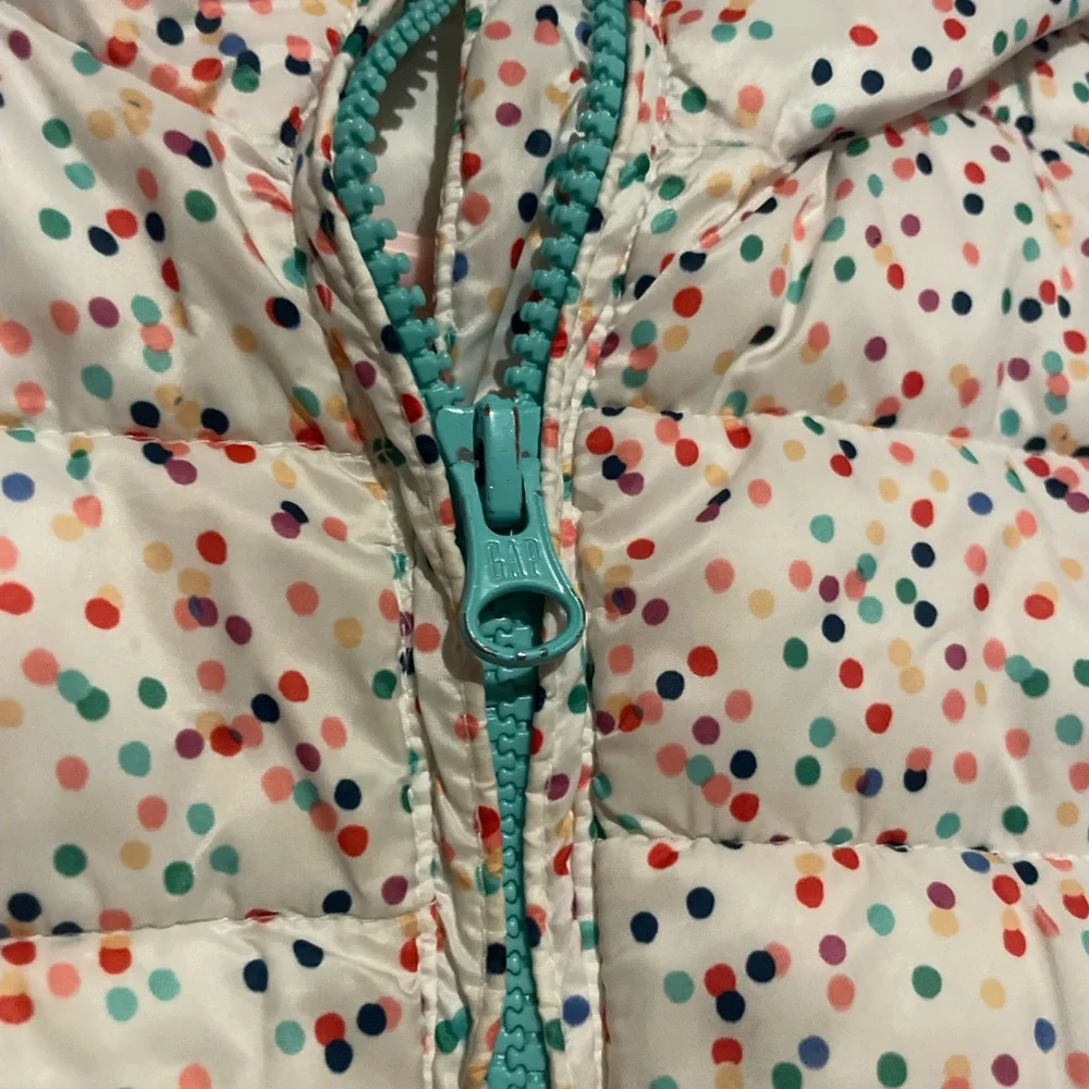 Baby Gap‎ Lightweight puffer jacket in confetti for toddlers size 5 - Primaloft